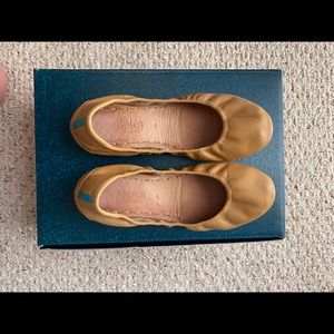 Tieks size 6 in Camel